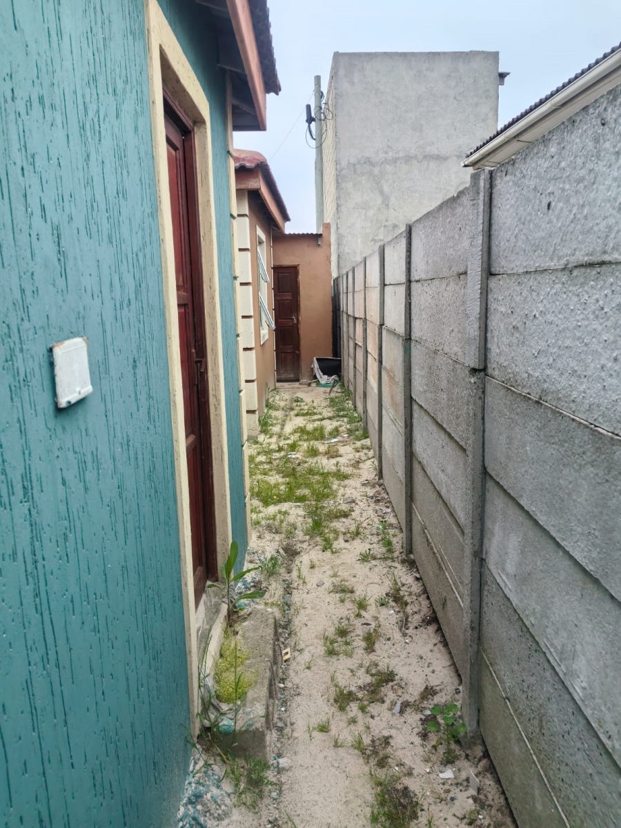 3 Bedroom Property for Sale in Ilitha Park Western Cape